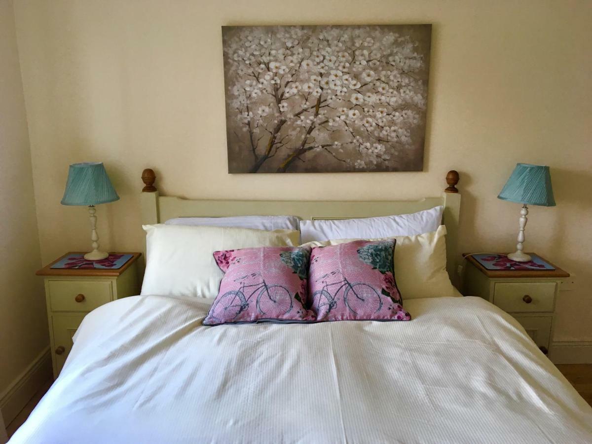 Foxglove House Knights Town 외부 사진